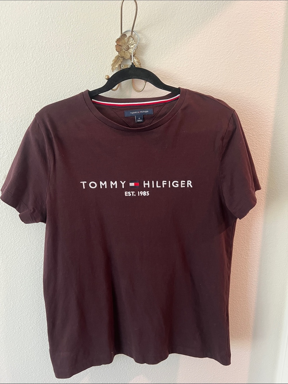 Tommy Hilfiger Men’s Maroon Logo Short Sleeve Tee